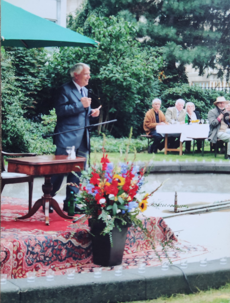 Dr Volkmar Hansen speaking at the Goethe Museum Düsseldorf
